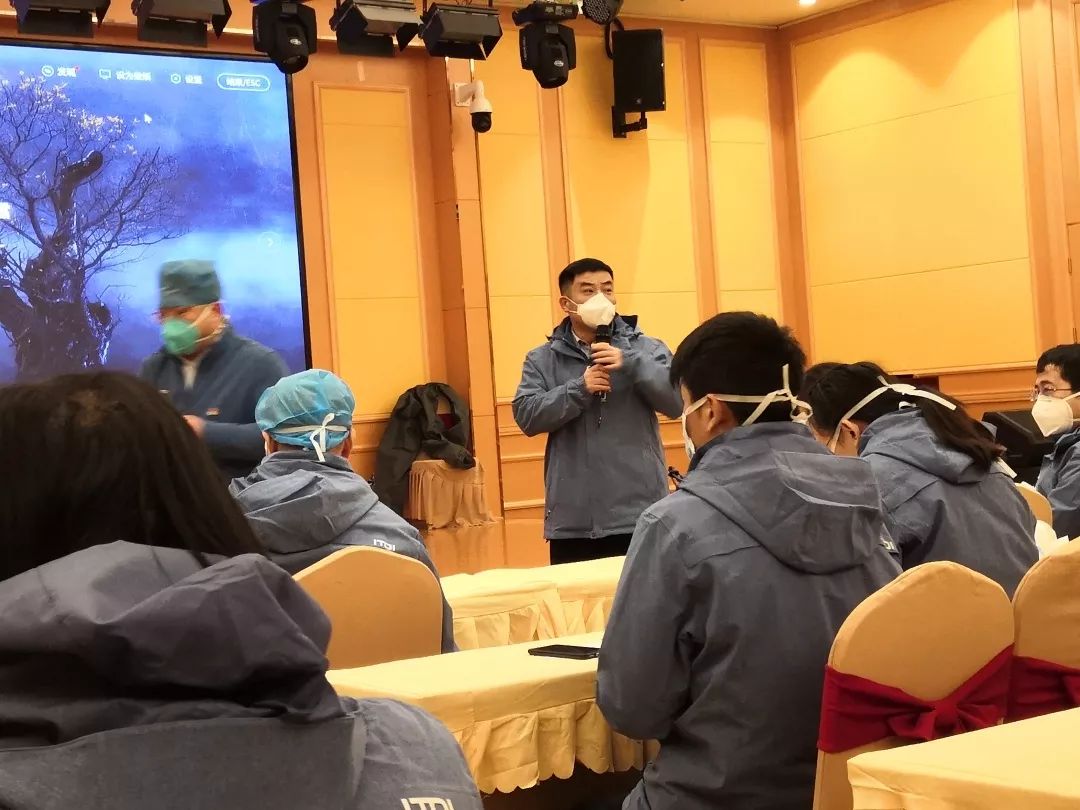 致敬跨越千里的逆行者——記錄山東省第二批援鄂醫療隊抵達黃岡的首個24小時